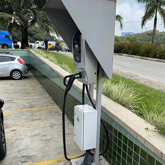 Carregadores para Condomínios, postos de combustível e lugares com rotatividade de veículos.